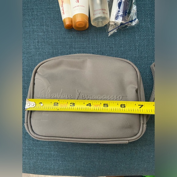 NWOT Salvatore Ferragamo Singapore Airlines First Class Toiletries Travel Pouch - Picture 10 of 12